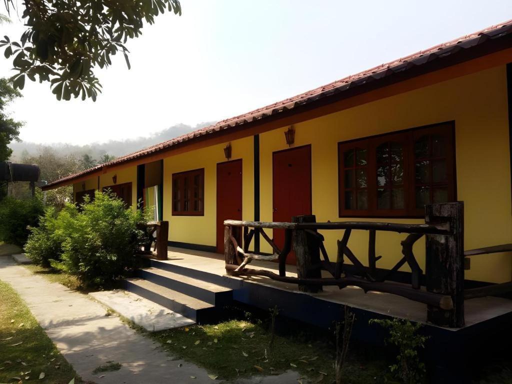 Umphangburiresort Buitenkant foto